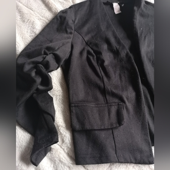 Black blazer. - Picture 6 of 8